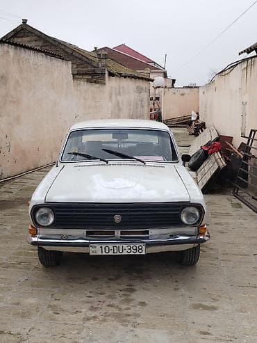 QAZ 24 Volga: 2.4 l | 1988 il 93230 km Sedan