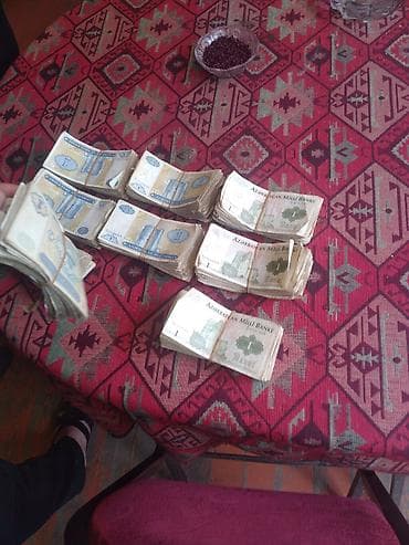 kohnə pullar: Məhsul: Köhnə Azərbaycan manatları (1 manatlıq banknotlar) Təsvir: - — 3