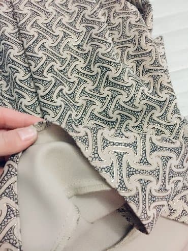 qiz ucun don: Don. Qeyri adi materialdadı. Əyində gözəl görsənir. 55 man alınıb. Son — 3