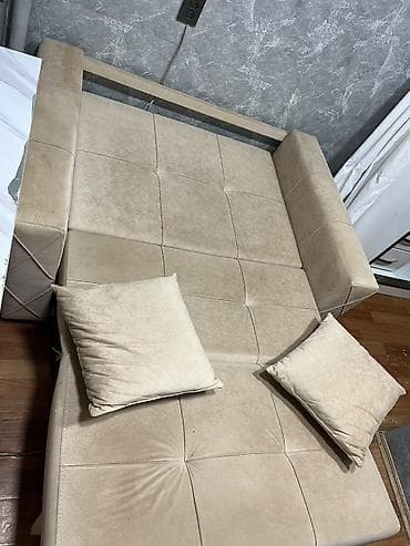 ofis divan: Açılan kamka (divan‑kreslo) – bej rəngli, yumşaq parça üzlük, kvadrat — 1