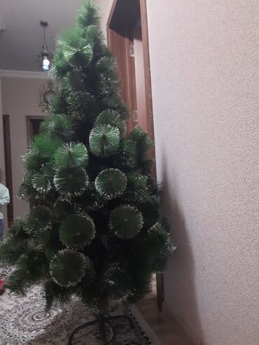 Süni Yeni il şam ağacı - Konusvari forma, sıx və həcimli budaqlar -