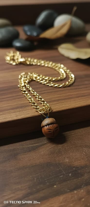 Unikal əl işı boyunbağı - Material: metalik qızılı rəngli zəncir -