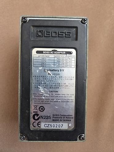 ses mixeri: BOSS OverDrive/Distortion OS-2 gitara pedalı. Bu model overdrive və — 2