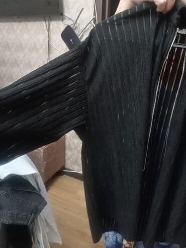 yun jaket: Qadın kardiqanı – qara rəng, zərif şaquli tekstura - Model: uzun — 2