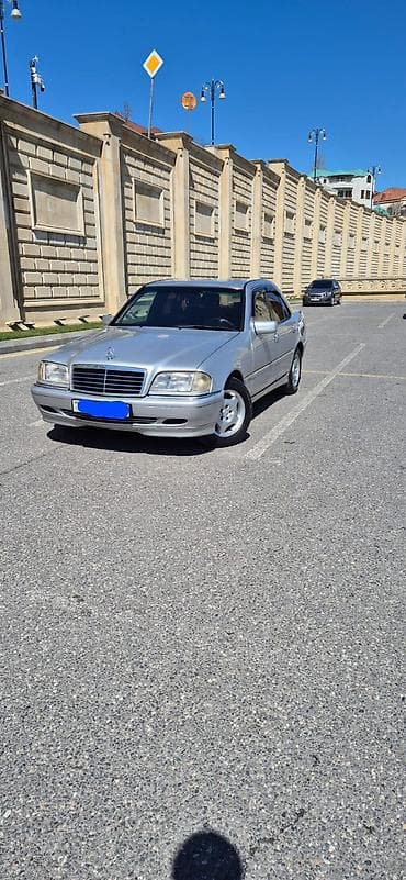 Mercedes-Benz C 230: 2.2 l | 1995 il Sedan — 1