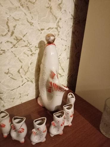 Дом и сад: Porcelan balıq formalı likyor/araq dəsti - Komplekt: 1 böyük qrafin — 2