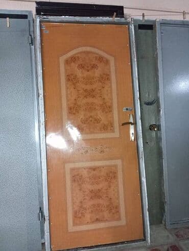 qapılar qiymətləri: Qapı seyf Möhkəm keyfiyyətli qapılar. 8 ədəd var Munasib qiymete hamsı — 5