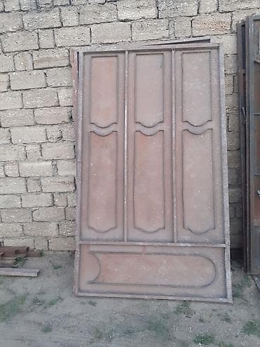 İşlənmiş dəmir qapı 3x2,5m