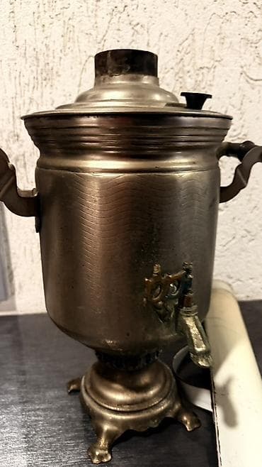 Məhsul: Köhnə tip samovar (kömür/odunla işləyən) Təsvir: - Material