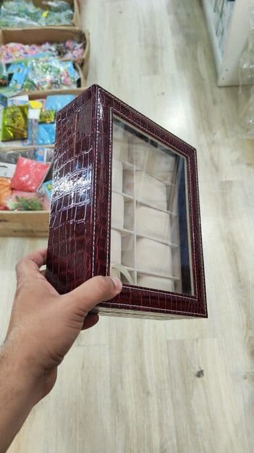 məktəb partası: 6 ededli dəri saat.qâblari 35 AZN.qehveyi dördbucaqli 50 azn. 10 — 15