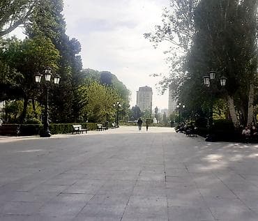 Şəhərin mərkəzində 28 May Metro. Səməd Vurğun bağın yaninda 2 otagli — 10