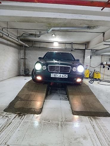 w210 krilo: Mercedes-Benz E-Class: 2 l | 1998 il Sedan — 1