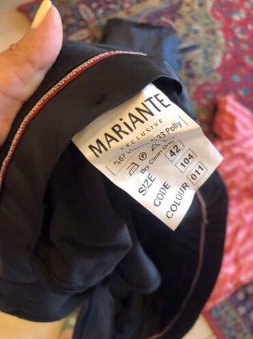 xadimə geyimləri: MARIANTE Exclusive markalı, 67% viskoz və 33% poliester tərkibli, qara — 4