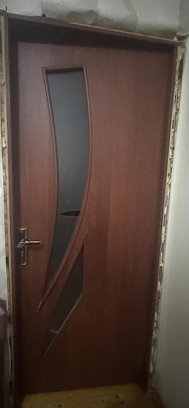 seif qapi: MDF qapı – şüşəli dizayn - Material: MDF əsaslı, taxta teksturalı — 1