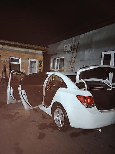 led isiq: Chevrolet Cruze: 1.4 l | 2015 il 3 km Sedan — 7