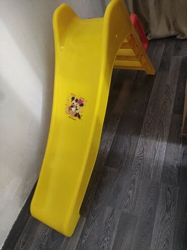 Uşaq slayd dəsti - Rəng: sarı, qırmızı yan tutacaqlar - Material