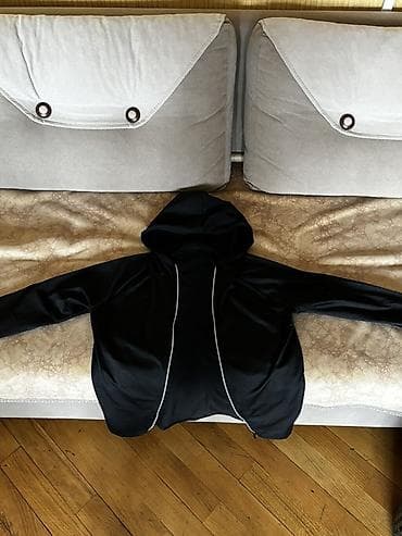 Qara rəngli idman hoodie – fermuarlı - Model: Qara, bədənə oturan