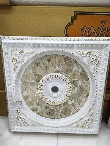 Ev və bağ: Dekorativ tavan paneli – kvadrat forma, mərkəzdə rozetka/bra — 1