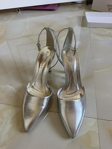 stradivarius xs: Stradivarius gümüşü rəngdə qadın ayaqqabısı - Model: incə burunlu — 1