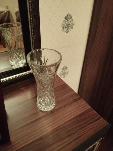 Şamlar: Bir vaza, Xrustal — 1