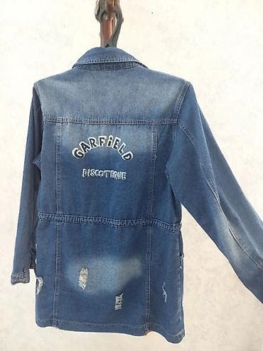 usta geyimi: Denim gödəkçə - Ölçü: 40/42 - Üzərində yazılar: ön hissədə “KXN – — 2