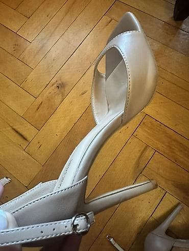 mirvari per page 40: Adiller Shoes brendinin qadın ayaqqabısı Bu ayaqqabı Türkiyədən — 2