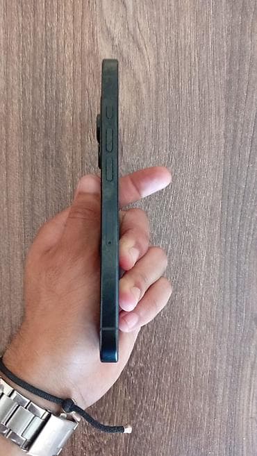 IPhone 16 Pro, Black Titanium — 4