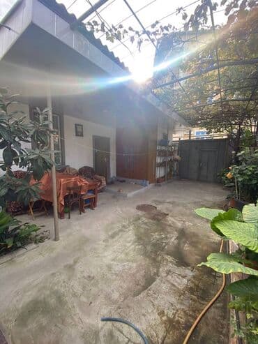 heyət evi: Bakıxanov qəs. 5 otaqlı, 130 kv. m, Orta təmir — 5