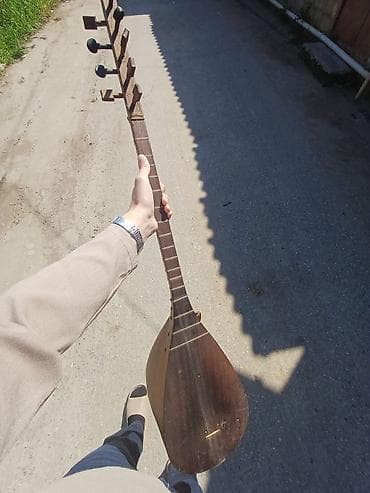saz aletleri: Balaban/saz tipli ənənəvi simli musiqi aləti - Korpus: armud formalı — 2