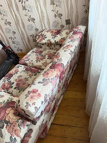 Güllü naxışlı yumşaq divan Səliqəli vəziyyətdə 2 nəfərlik yumşaq — 4