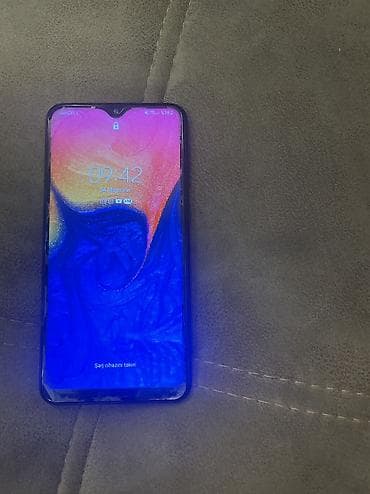 32: Samsung Galaxy A10, 32 GB, rəng - Göy — 3