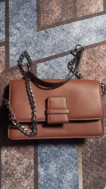 kişi canta: Çiyin çantası, Charles & Keith — 1