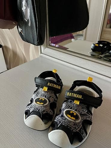 kinder batman: Batman Uşaq Sandalet Sinsay - 3-7 yaş Qiymət: 25 AZN Razmer: 30 Heç — 2