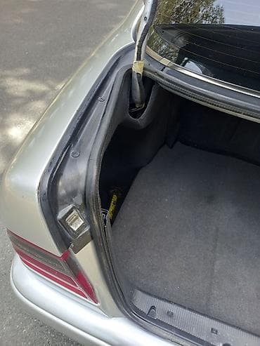 Mercedes-Benz E-Class: 2 l | 1997 il Sedan — 8