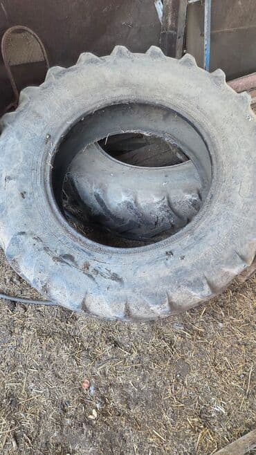 Kənd təsərrüfatı texnikası üçün iri ölçülü traktor şinləri. -