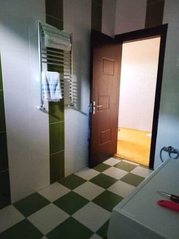 heyet evinde bulaq: 3 otaqlı, 81 kv. m, Yeni təmirli — 18