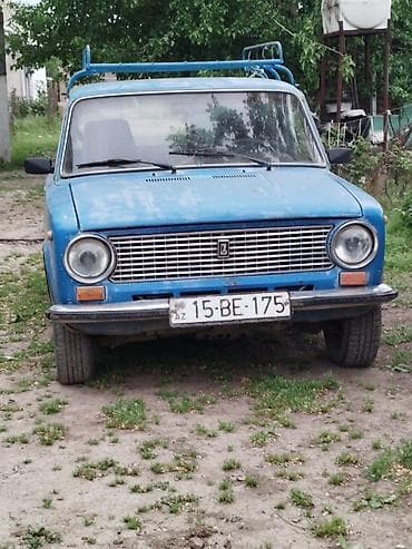 masin sat: VAZ 2101, mavi rəng. Klassik sedan gövdə, 4 qapı. Mexaniki — 3
