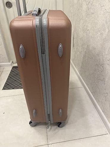 İdman və hobbi: Canta satilir.Rusiyada alinib.100 manatdi qiymeti Ölçü: Orta (M) — 3