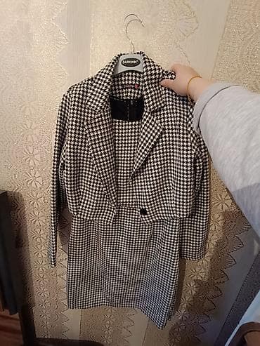 Alt paltarı: Qadın dəst – qara-ağ “houndstooth” (it burnu) naxışlı; M ölçü, bir — 3