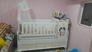 transformer carpayı: Oğlan və qız üçün, İşlənmiş, Dördbucaq, Beşik, Dəst ilə, Matras ilə, Yellənmə mexanizmsiz — 2