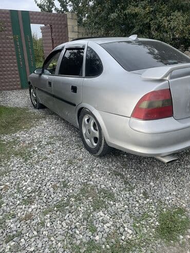 Opel Vectra: 1.8 l | 1997 il 342000 km Sedan