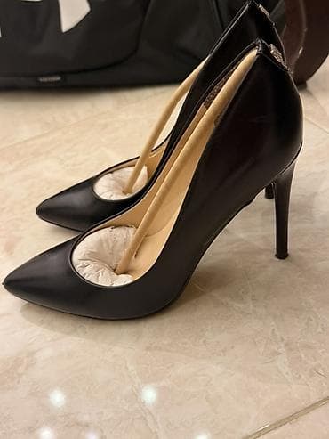 qadin ayaqqablari: Qara klassik qadın tuflisi – sivri burunlu, hündürdaban (təxminən 8–9 — 2