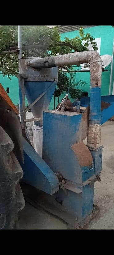 Kombayn tipli mobil yem üyüdüb‑qarışdıran qurğu - Traktorun kuyruq