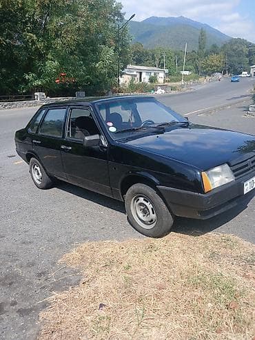 yan güzgülər s: LADA Samara (VAZ 21099) – sedan, qara rəng. Xüsusiyyətlər: - Kuzov: 4 — 3