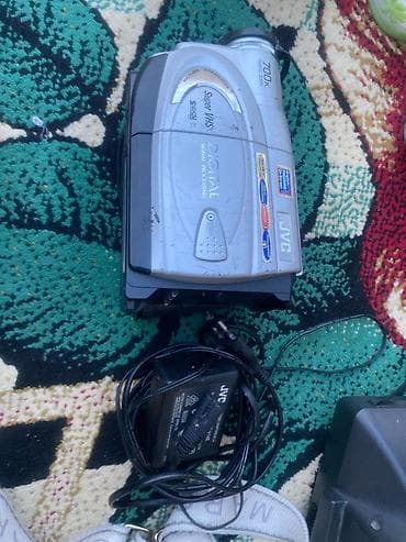 16 gb ram laptop: JVC Compact VHS Camcorder + Orijinal Adapter Məhsul: - JVC GR-SX812E — 8