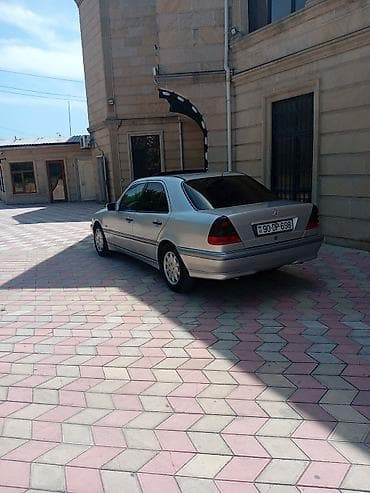 taube kondisioner: Mercedes-Benz C-Class: 1.8 l | 1999 il Sedan — 4