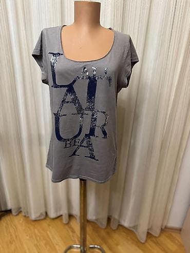 Qadın T‑şörtürazmer 44 - Rəng: boz - Ön hissədə iri, efektli qrafik