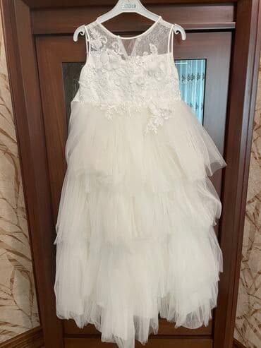 sumqayitda donlar: 8 yaş uşaq uçun ziyafet geyimi. ( 7-9 yaşa uyğundur) Panço-dan 170 azn — 5