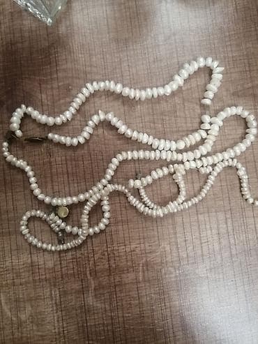 Köhnə tipli mexaniki tikiş maşını – Singer. Xüsusiyyətlər: - Mexaniki — 3