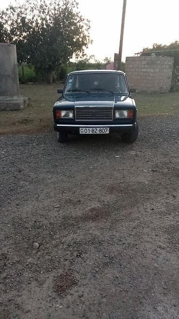 VAZ 2107, mavi rəng, 4 qapılı sedan. Xarici görünüş: - Klassik